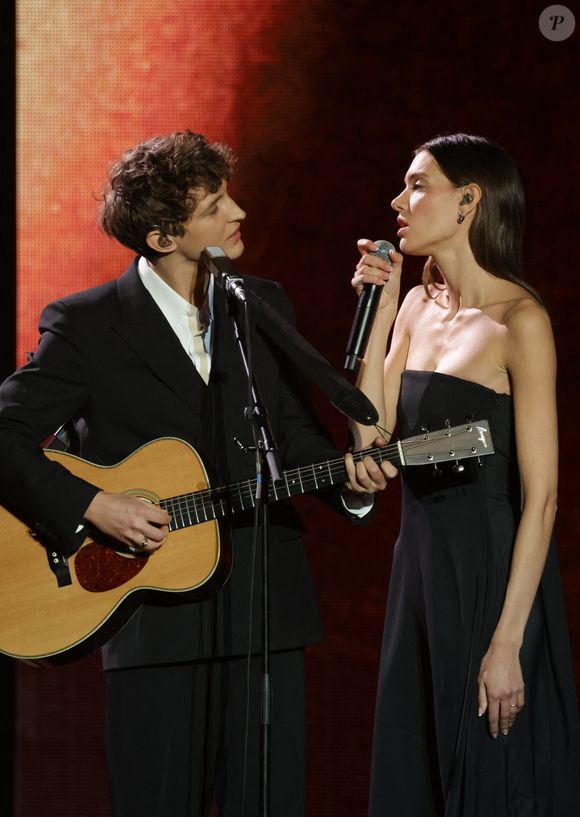 Aliocha Schneider et sa compagne Charlotte Cardin - Cérémonie de la 40ème édition des Victoires de la Musique à la Seine Musicale à Boulogne-Billancourt, France, le 14 février 2025. © Coadic Guirec/Bestimage