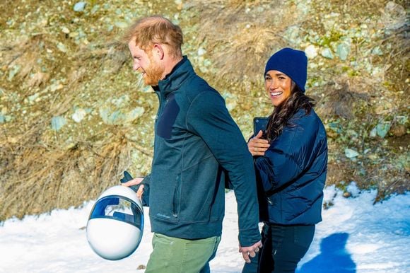 Le prince Harry fait du skeleton sous les yeux de Meghan Markle lors d'une visite au camp d'entrainement des athlètes des Invictus Games 2024 à Whistler en Colombie Britannique le 15 février 2024.