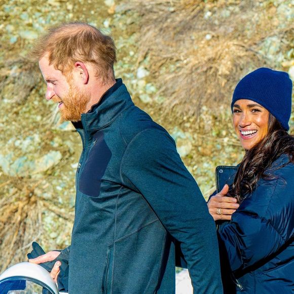 Le prince Harry fait du skeleton sous les yeux de Meghan Markle lors d'une visite au camp d'entrainement des athlètes des Invictus Games 2024 à Whistler en Colombie Britannique le 15 février 2024.