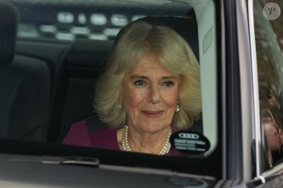 Bien évidemment, la reine Camilla n'aurait pour rien au monde loupé l'événement destiné à rassembler ceux qui ne célèbrent pas les fêtes à Sandringham, ainsi que les figures emblématiques de la monarchie. 


Camilla Parker Bowles, reine consort d'Angleterre - Les membres de la famille royale assistent à un déjeuner de Noël au palais de Buckingham à Londres, Royaume-Uni, le 19 décembre 2024.

Photo prise par James Whatling