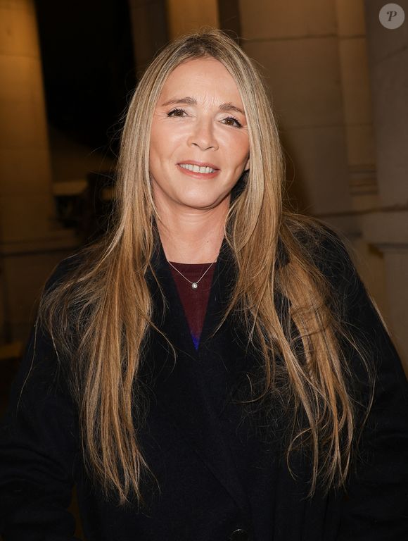 "Et j’en suis ravie parce que je n’aurais pas pu mieux les réussir que mes enfants", a-t-elle poursuivi, avant d’ajouter qu’on ne pouvait pas choisir en amour : "c’est l’amour qui nous choisit".

Hélène Rollès - Jacques Rouveyrollis à fêté ses 60 ans de Lumières au théâtre Edouard 7 à Paris le 14 décembre 2025. © Coadic Guirec / Bestimage