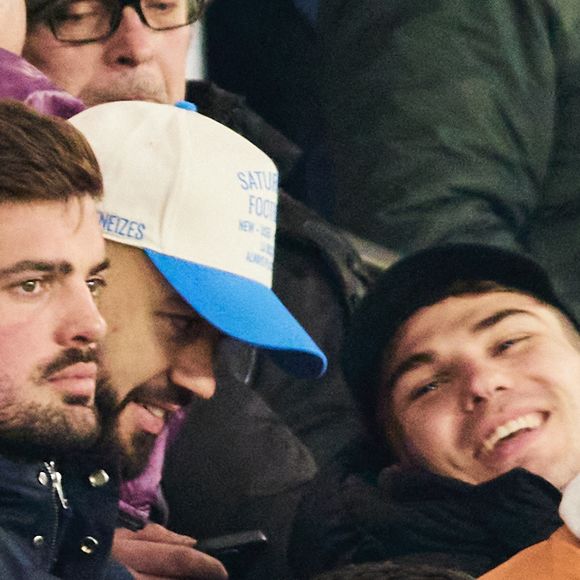 ... n'a pas oublié de s'occuper de ses affaires durant son arrêt forcé. Il s'est notamment engagé dans un investissement avec Bigflo et Oli...

Oli du groupe de rap Bigflo et Oli (Olivio Ordonez) et Antoine Dupont en tribunes lors du match de football Ligue 1 Uber Eats opposant le Paris Saint-Germain (PSG) au LOSC Lille (4-1) au Parc des Princes à Paris, France, le 1er mars 2025. © Cyril Moreau/Bestimage