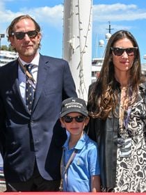Andrea Casiraghi et sa femme Tatiana en robe maxi florale lors d’une rare sortie avec leurs enfants Sacha, India et Maximilian