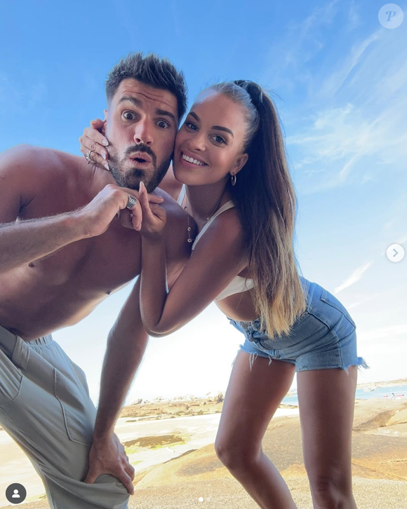 Face à la gravité de la situation, Jessica a été alitée à l’hôpital afin de préserver la santé de leur bébé, dont la naissance pourrait être déclenchée plus tôt que prévu.

Jordan Moureillac et sa compagne Jessica Stent. Capture Instagram