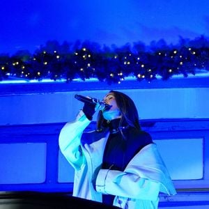 Vitaa lors du lancement des rêveries de Noël au BHV / Marais à Paris le 18 novembre 2025.
© Anne-sophie Guebey / Bestimage