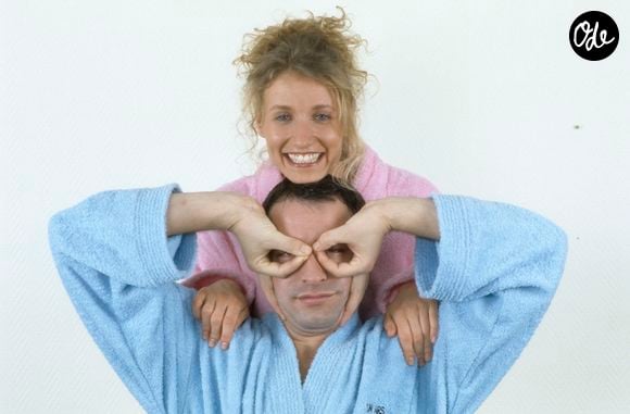 En revanche, l'identité de la comédienne qui reprendra le rôle culte de Chouchou reste encore un mystère.

Archives -  Jean Dujardin et Alexandra Lamy dans la série "Un gars, une fille" le 31 janvier 2002.

© Bestimage