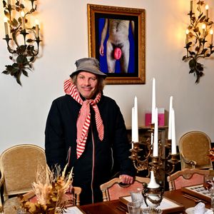 Exclusif -  Le chanteur et artiste Philippe Katerine durant le vernissage de son exposition "Les Mignonismes" installée au Château de Crémat sur les hauteurs de Nice jusqu'au 18 mai 2025. Le château de Crémat est un château construit à Nice dans le département des Alpes-Maritimes en 1906. C'est un domaine viticole faisant partie du vignoble de Bellet, et un lieu de réception. © Bruno Bebert / Bestimage