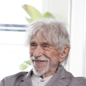 Sur Instagram, le 20 juillet 2025, l'acteur du "Grand blond avec une chaussure noire" a assuré qu'il n'avait jamais signé ce texte. "Je viens d'apprendre que "Le Monde" a cité mon nom parmi tous ceux qui auraient signé une pétition pour Carrefour City", déclare le comédien de 90 ans, dans une vidéo.

Exclusif - Augustin Trappenard interviewe Pierre Richard pour Brut lors du 78ème Festival International du Film de Cannes, au Palais des Festivals à Cannes, le 22 mai 2025. © Jack Tribeca/Bestimage