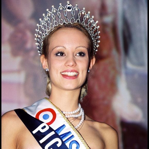 Cela fait tout juste 25 ans qu'elle a été sacrée Miss France...

Elodie Gossuin, Miss Picardie, élue Miss France 2001 lors de la cérémonie organisée au Grimaldi Forum, à Monaco, en décembre 2000. Dominique Jacovides / Bestimage
