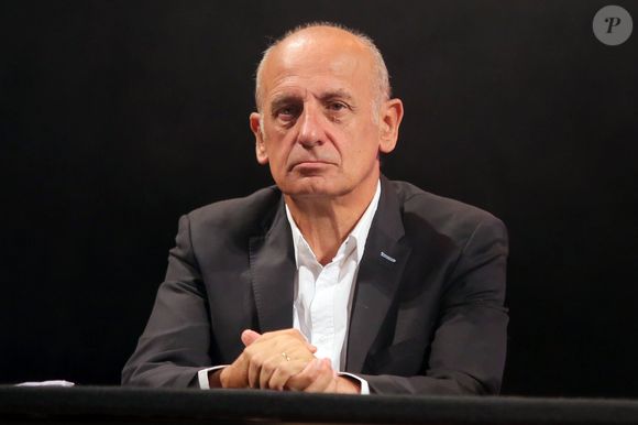Mercredi 5 mars 2025, lors de la matinale, ses camarades Thomas Sotto et Amandine Bégot ont annoncé que le journaliste avait été mis en retrait par la direction de la station à la suite de ses propos, effectuant un parallèle entre la colonisation française en Algérie et les crimes nazis, survenus lors de la Seconde guerre mondiale.

Jean-Michel Aphatie - Conférence de presse de rentrée de Radio France à la Maison de la Radio à Paris le 31 août 2016. © CVS / Bestimage