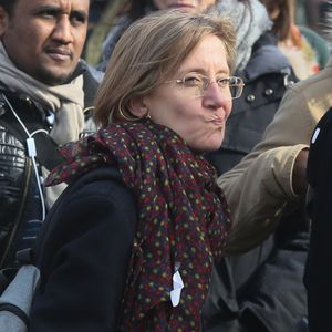 Ses parents lui ont inculqué des valeurs importantes.

La mère d'Adèle Exarchopoulos - Marche pour les droits des migrants, place  de la République à Paris. Le 27 février 2016. © AGENCE / BESTIMAGE