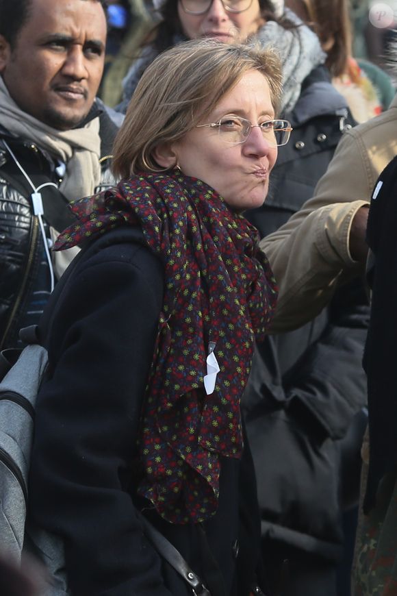 Ses parents lui ont inculqué des valeurs importantes.

La mère d'Adèle Exarchopoulos - Marche pour les droits des migrants, place  de la République à Paris. Le 27 février 2016. © AGENCE / BESTIMAGE