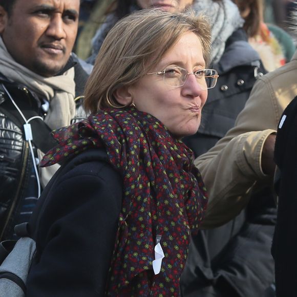 Ses parents lui ont inculqué des valeurs importantes.

La mère d'Adèle Exarchopoulos - Marche pour les droits des migrants, place  de la République à Paris. Le 27 février 2016. © AGENCE / BESTIMAGE