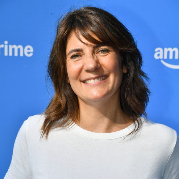 L'animatrice aime aussi regarder "L'amour est dans le pré" avec sa fille. 

Estelle Denis - Prime d'Amazon fait sa fête foraine au Bridge Club à Paris le 25 juin 2025.  Hier soir, le Bridge Club s’est métamorphosé en fête foraine où de nombreuses personnalités se sont réunies pour célébrer Prime Day, l’événement shopping estival qui animera l’été du 8 au 11 juillet.
  © Veeren/Bestimage