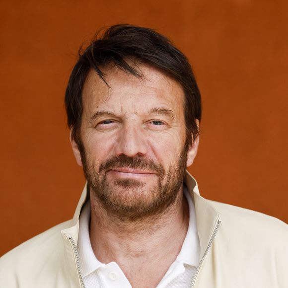 Malgré les difficultés liées à cette nouvelle période, l'acteur reste extrêmement fier du parcours inouï de sa fille et continue d'épauler les autres parents via sa plateforme Autisme Info Service.

Samuel Le Bihan lors des Internationaux de France de Tennis de Roland Garros 2026, à Paris, France, le 7 juin 2026. © Jacovides-Moreau/Bestimage