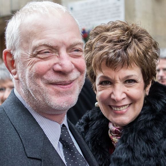 Exclusif - Catherine Laborde et son mari Thomas Stern - Catherine Laborde a epouse son compagnon de longue date Thomas Stern, publicitaire, samedi 9 novembre 2013 a la mairie du 2e arrondissement de Paris, en presence de ses amis les plus proches. © Bestimage