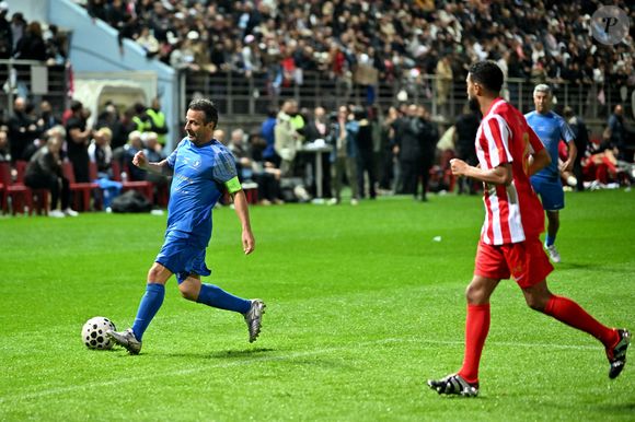 Ludovic Giuly durant la première édition du « match des légendes » opposant l'équipe des Légendes, les anciens de Cannes, à l'équipe des Etoiles avec pour capitaine Didier Deschamps, au stade Pierre de Coubertin à Cannes, le 30 octobre 2025. Les Légendes cannoises, coachées par Luis Fernandez et supportées par Zinedine Zidane qui portait les couleurs cannoises, mais qui n'a pas joué, ont remporté le match 3 à 2. Tous les bénéfices de la soirée seront reversés aux associations les Etoiles de l'Espoir, à l'association Adrien et à l'association Clin d'Oeil, qui oeuvrent pour les plus démunis et la jeunesse. © Bruno Bebert / Dominique Jacovides / Bestimage