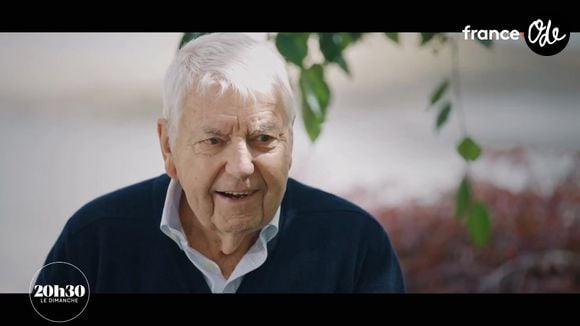 Face au journaliste, l'ancien grand patron des sports de Canal + et figure du journalisme français a évoqué sans détour l’évolution de la maladie de Charcot. 

Charles Piétry dans le 20h30 de France 2 le 14 juin 2026