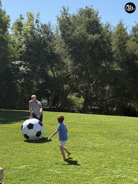 Archie apparaît en train de jouer au football avec son père.

Meghan Markle a partagé des images de son quotidien. Capture d'écran Instagram