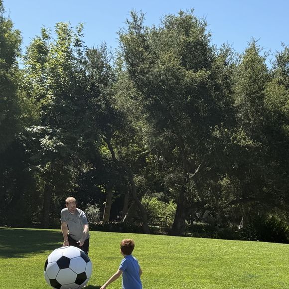 Archie apparaît en train de jouer au football avec son père.

Meghan Markle a partagé des images de son quotidien. Capture d'écran Instagram