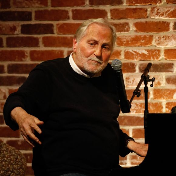 Exclusif - Jean-Jacques Debout - Dernier tour de chant de Jean-Jacques Debout au club "Le Bal Blomet " à Paris le 22 mars 2025. Jean-Jacques Debout, qui nous a écrit de si belles chansons, interpète un mélange de ses anciens succès de et de nouvelles compostions "Au Revoir Mais Pas Adieu", dont une consacrée au Bal Blomet. © Christophe Clovis/Bestimage