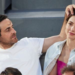 "On a mis deux ans à avoir notre bébé et maintenant c'est le bonheur mais c'est un parcours qui est hyper dur psychologiquement, physiquement..."

Camille Combal et sa femme Marie en tribunes lors des Internationaux de France de tennis de Roland Garros 2023, à Paris, France, le 6 juin 2023. © Jacovides-Moreau/Bestimage