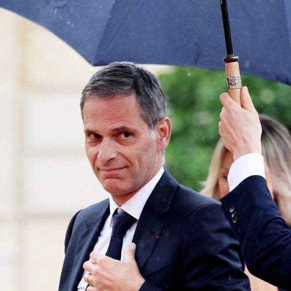 "À New Delhi, nous franchissons une nouvelle étape dans notre partenariat de longue date avec l'Inde. Cet investissement de 350 millions de dollars est la première commande internationale de ce type jamais passée en Inde."

Rodolphe Saadé, Pdg de CMA CGM - Arrivées des personnalités au dîner d'État en l'honneur du président brésilien et de sa femme au palais présidentiel de l'Élysée à Paris le 5 juin 2025.

Jacovides / Moreau / Bestimage