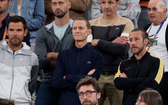 Florian Reynet, l'entraîneur de Loïs Boisson, à droite sur la photo, dans les tribunes lors des Internationaux de France de Tennis de Roland Garros 2025, à Paris, France, le 4 juin 2025. © Jacovides-Moreau/Bestimage