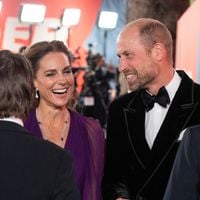 Diamants, améthystes et perles : Kate Middleton est allée puiser dans les trésors de Lady Diana et Elizabeth II pour sa sortie avec William et Tom Cruise