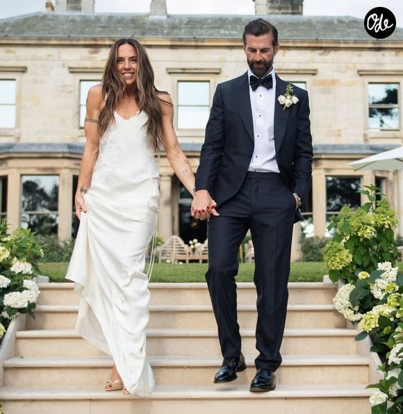 Mel C s'est mariée ce week-end

Mel C s'est mariée avec Chris Dingwall ©Instagram - British Vogue