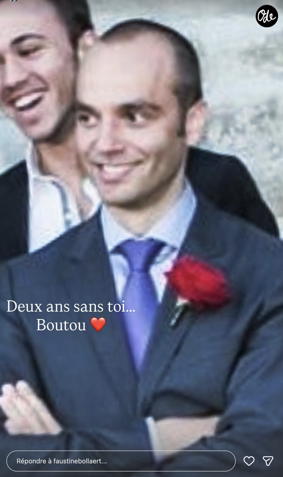 Sur Instagram, en story, elle a publié une photo de son ami Guillaume, surnommé "Boutou". Elle l'a accompagnée d'un cœur et de ces mots : "Deux ans sans toi".

Capture de la story de Faustine Bollaert du mardi 6 octobre 2026