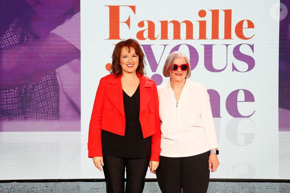 Exclusif - Anne Roumanoff et sa mère Colette lors du backstage de l'enregistrement de l'émission "Famille je vous aime" présentée par M. Drucker et qui sera diffusée le 13 juin 2025 sur France 3, aux Studios rive gauche à Paris, France, le 14 avril 2025. © Clovis-Gaffiot/Bestimage.