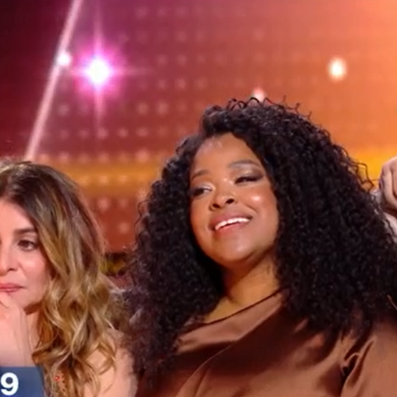 Mais elle n'a en revanche pas échappé aux critiques. 

Julie Zenatti dans "Danse avec les stars", TF1