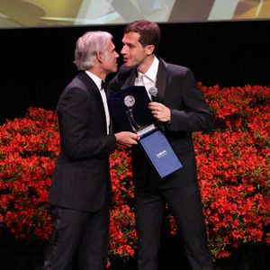 Paul Belmondo et son fils Victor - Soirée de clôture du 20eme Monte Carlo Film Festival de la Comédie, au Grimaldi Forum à Monaco. Le 29 avril 2023. 
© Claudia Albuquerque / Bestimage