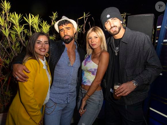 Sur Instagram, elle a expliqué comment elle était parvenue, tant bien que mal, à s'enfuir du pays, elle qui a annoncé récemment être enceinte de son deuxième enfant.

Exclusif - guest, Jonathan Matijas et sa compagne Sarah Lopez, Anthony Alcaraz - Soirée du groupe Martell Blue Swift sur la suite Sandra and Co lors du 72ème Festival International du Film de Cannes le 20 mai 2019.
Le groupe Martell Blue Swift est la plus ancienne des grandes maisons de cognac. n l'honneur du nouveau cognac " Blue Swift ", qui a eu un énorme succès aux États-Unis. Une soirée version américaine, avec un spécial fooding made by le Ghetto Gastro, et La suite a également eu l'honneur de recevoir le duo musical français Cassius.
Un autre évènement s'est déroulé au sein de la suite Sandra & Co, il s'agit de l'anniversaire de l'ami de Sandra Sisley, Benjamain Bellin, qui a notamment animé toute cette première semaine du Festival de Cannes avec le fameux bingo. Sandra Sisley, qui s'est dévoilée dans une sublime tenue de chez Jitrois à éblouit tous ses invités. © Pierre Perusseau/Bestimage
