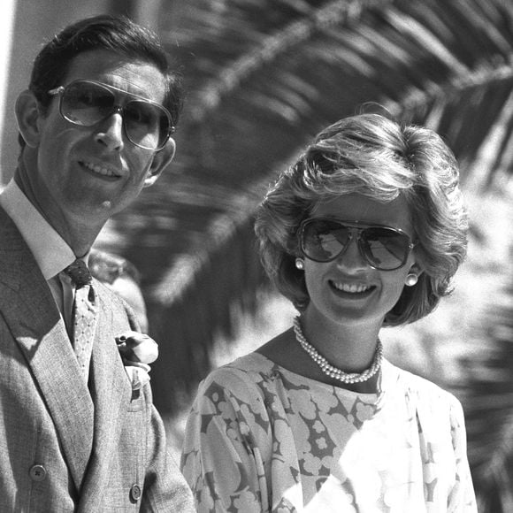 Charles et Diana, prince et princesse de Galles, profitent du soleil lors de leur visite d'une école pour enfants sourds à Molfetta, près de Bari, en Italie, le 7 mai 1985, dans le cadre de leur tournée en Italie. Photo par Ron Bell/PA/ABACA.