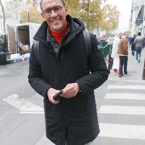 Julien Courbet à la sortie des studios de radio de l'émission "Les Grosses Têtes" à Paris. Le 30 novembre 2022
© Jonathan Rebboah / Panoramic / Bestimage