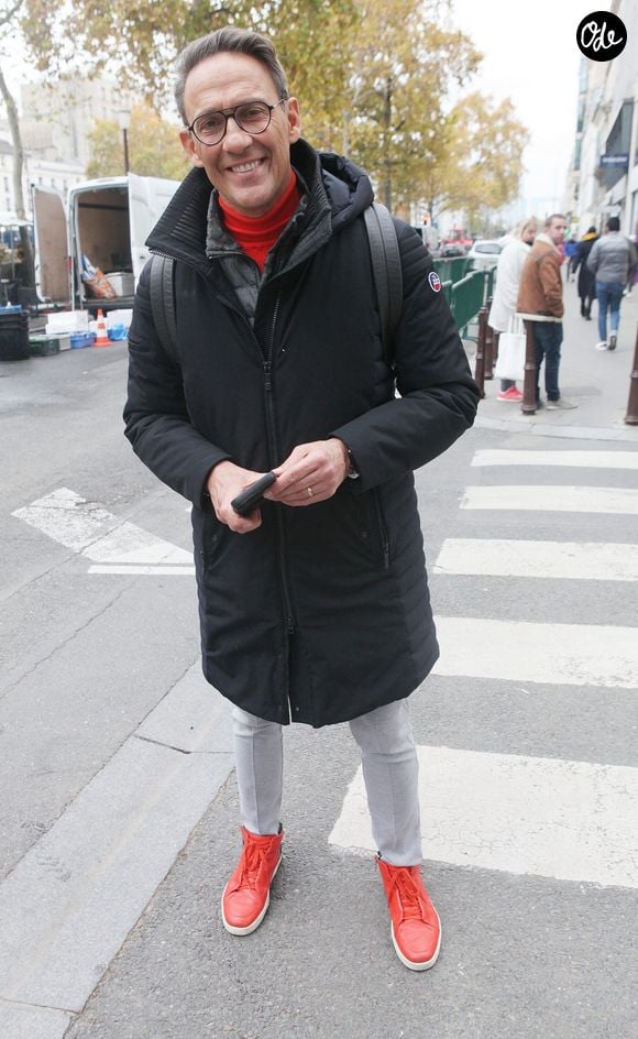 Julien Courbet à la sortie des studios de radio de l'émission "Les Grosses Têtes" à Paris. Le 30 novembre 2022
© Jonathan Rebboah / Panoramic / Bestimage
