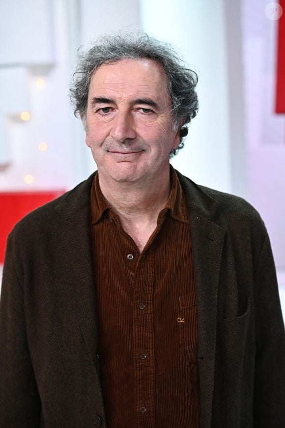 François Morel a vu sa femme Christine emportée par un cancer en février dernier,

Francois Morel - Enregistrement de l'émission "Vivement dimanche" en hommage à Edith Piaf au studio Gabriel, diffusée sur France 3. 
© Guillaume Gaffiot / Bestimage