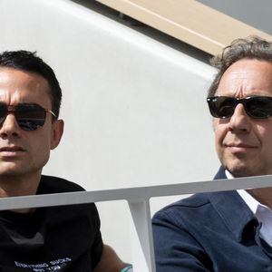 Idem pour Stephane Bern et son compagnon Yori Bailleres pour ne citer qu'eux...

Stephane Bern et son compagnon Yori Bailleres dans les tribunes lors des Internationaux de France de Tennis de Roland Garros 2025 à Paris, le 29 mai 2025.
© Moreau / Jacovides / Bestimage