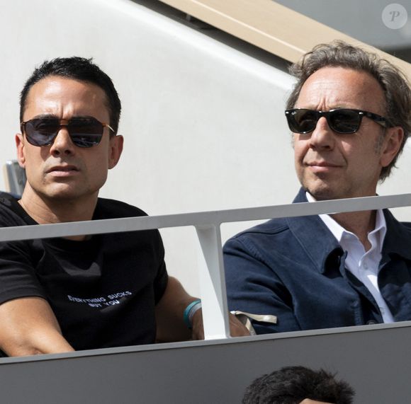 Idem pour Stephane Bern et son compagnon Yori Bailleres pour ne citer qu'eux...

Stephane Bern et son compagnon Yori Bailleres dans les tribunes lors des Internationaux de France de Tennis de Roland Garros 2025 à Paris, le 29 mai 2025.
© Moreau / Jacovides / Bestimage