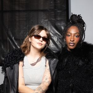 Avant la sortie de son CD, elle a annoncé une grande nouvelle

Louane Emera , Ebony au Front Row du défilé Vaillant Collection Femme Prêt-à-Porter Automne/Hiver 2026-2027 lors de la Fashion Week de Paris (PFW) au palais de Tokyo, à Paris, France, le 6 mars 2026. © Julien Sarkissian/Bestimage