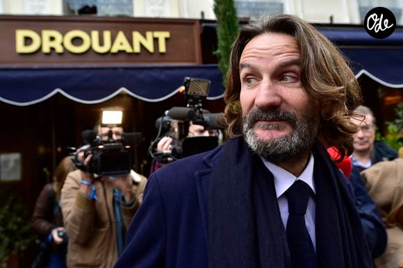L’adresse est notamment connue pour accueillir les jurés des prix Goncourt et Renaudot.

Frédéric Beigbeder - Les invités du prix Goncourt 2019 à la sortie du restaurant Drouant à Paris le 4 novembre 2019. © JB Autissier / Panoramic / Bestimage
