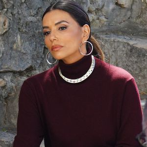 Exclusif - Eva Longoria est en shooting photo à Saint-Paul-de-Vence pour les bijoux APM le 24 mai 2026. © Agence / Bestimage