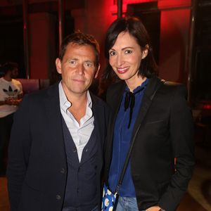 "Non, je suis quelqu’un de calme. Un père de famille tranquille, des enfants formidables, une femme extraordinaire" a-t-il déclaré.

Daniel Riolo et son épouse Géraldine Maillet lors du lancement du nouveau jeu FIFA 2018 (également appelé FIFA 18) au 104 à Paris, le 25 septembre 2017. Photo de Jérôme Domine/ABACAPRESS.COM