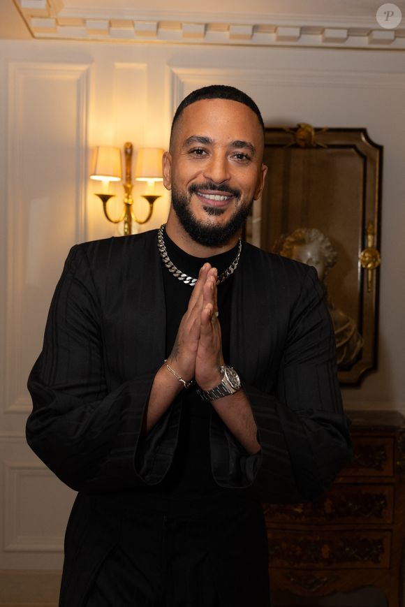 "Quand on est un peu gros. On ne peut pas faire les mêmes jeux que tous les garçons", a notamment révélé le musicien

Exclusif - Slimane - Arrivées au Global Gift Gala Paris à l'hôtel Four Seasons George V à Paris le 8 novembre 2025. © Jérémy Melloul/Bestimage