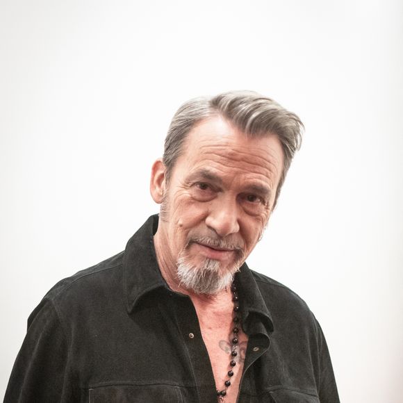 Exclusif - Florent Pagny en backstage de l'enregistrement de l'émission "Serge Lama, le dernier rappel" présentée par F. Bollaert, diffusée le vendredi 21 novembre 2025 sur France 3 à 21h10, au théâtre Marigny à Paris, France, le 29 avril 2025. © Clovis-Moreau/Bestimage