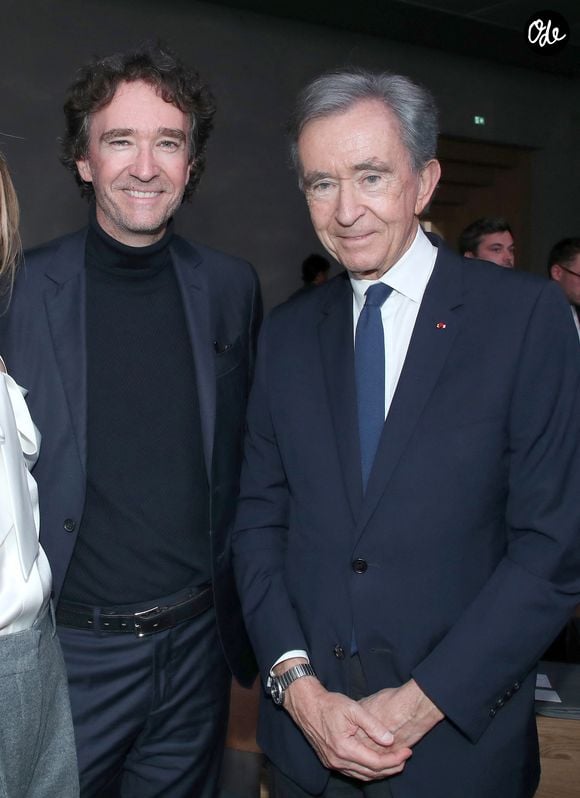 Antoine Arnault et Bernard Arnault au Front Row du défilé Christian Dior Collection Femme Prêt-à-Porter Printemps/Eté 2026 lors de la Fashion Week de Paris (PFW), dans le Jardin des Tuileries, à Paris, France, le 1er octobre 2025. © Bertrand Rindoff/Bestimage