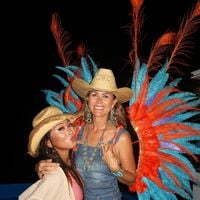 Laeticia Hallyday accueille l’amoureux de sa fille Jade dans sa célèbre villa de Saint-Barth, elle est conquise par Aaron