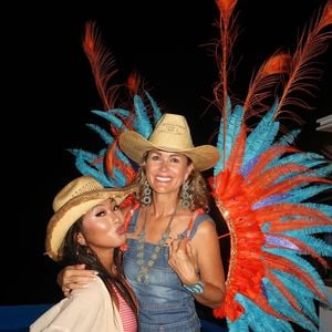 Laeticia Hallyday passe ses vacances à Saint-Barthélemy entourée de ses filles Jade et Joy, ainsi que d’un cercle d’amis. 

Jade Hallyday avec sa maman Laeticia Hallyday à Saint-Barthélemy